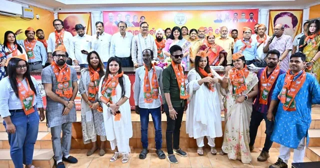 କଂଗ୍ରେସ ଛାଡି ବିଜେପିରେ ଯୋଗ ଦେଲେ ପୂର୍ବତନ ବିଧାୟିକା ଅଜୟନ୍ତି ପ୍ରଧାନ