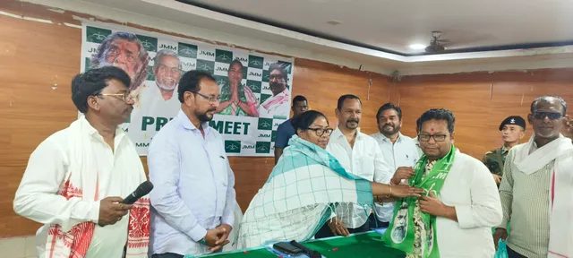 ଓଡ଼ିଶାର ୧୬ ନିର୍ବାଚନ ମଣ୍ଡଳୀରେ ପ୍ରାର୍ଥୀ ଦେବ ଜେଏମ୍‌ଏମ୍, ଶଙ୍ଖ ଛାଡ଼ି ଧନୁତୀର ଧରିଲେ ଶତାଧିକ କର୍ମୀ