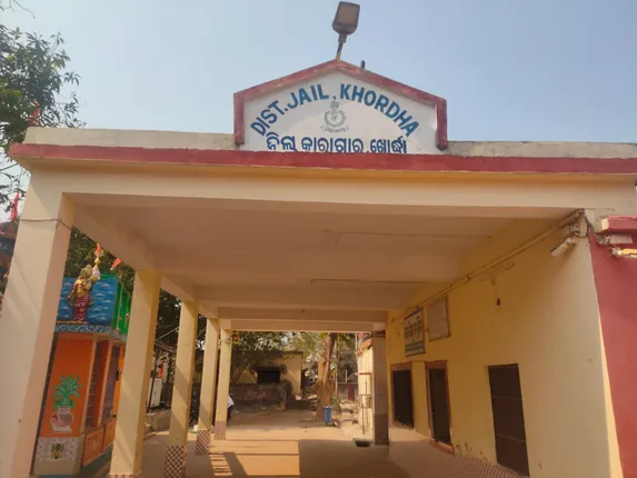 ଜେଲ୍ ବିଜୁଳିରେ ବାବୁଙ୍କ ଅୟସ: ଅଫିରର୍ସ କ୍ବାଟରର୍ସରେ ଚାଲିଛି ବିଜୁଳି ଚୋରି