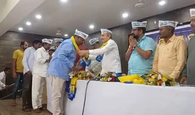 ବରିଷ୍ଠ କଂଗ୍ରେସ ନେତା ଆମ ଆଦମୀ ପାର୍ଟିରେ ଯୋଗ ଦେଲେ