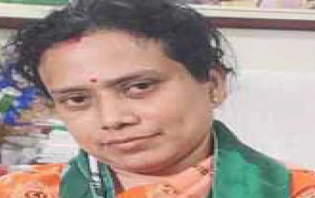 ରଘୁନାଥପାଲିରେ ବିଜେଡିର ମହିଳା କାର୍ଡ: ସୁବ୍ରତ କଟିଲେ, ଅନଭିଜ୍ଞ ପତ୍ନୀ ଅର୍ଚ୍ଚନାଙ୍କୁ ଟିକେଟ