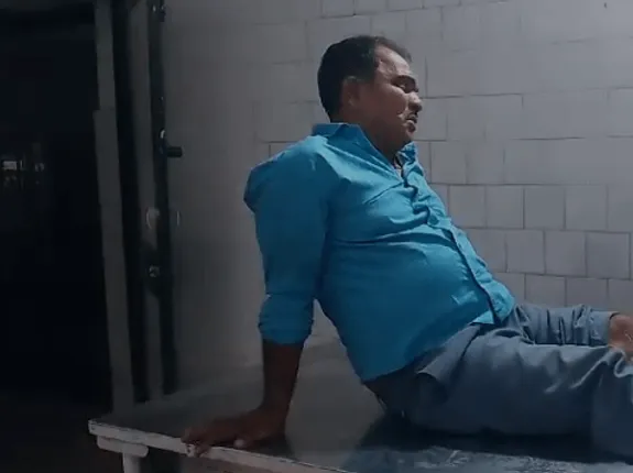 ଛିଡ଼ା ହୋଇଥିବା ବାଲି ଟ୍ରକକୁ ପିଟିଲା କାର୍: ଜଣେ ଗୁରୁତର, ୩ ଆହତ