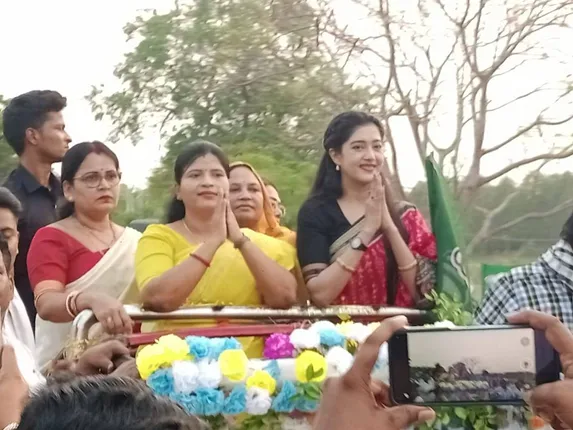 ବିଜେଡିର ଯାଜପୁର ସାଂସଦ ପ୍ରାର୍ଥିନୀ ଶର୍ମିଷ୍ଠା ସେଠୀ ଓ ବଡ଼ଚଣା ବିଧାୟିକା ପ୍ରାର୍ଥିନୀ ବର୍ଷା ପ୍ରିୟଦର୍ଶିନୀଙ୍କ ବଡ଼ଚଣାରେ ପ୍ରଚାର।