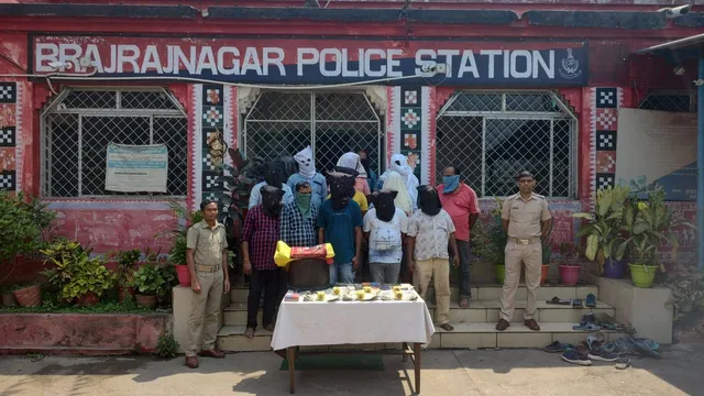 ବ୍ରଜରାଜନଗରରେ ଜୁଆ ଆଡ୍ଡା ଉପରେ ଚଢ଼ଉ: ୧୫ ଜୁଆଡ଼ିଙ୍କୁ ବାନ୍ଧିଲା ପୁଲିସ