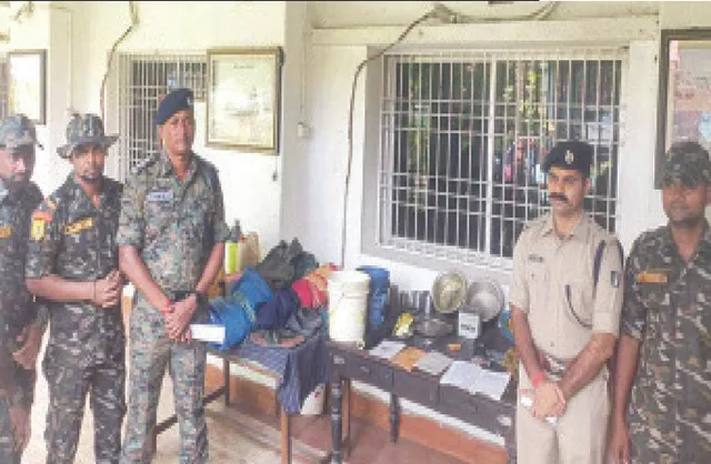 ପୁଣି ଖସିଗଲା ମାଓ ନେତା ସୁଦର୍ଶନ: ଗନ୍ଧମାର୍ଦ୍ଦନରେ ଗୁଳି ବିନିମୟ, ମାଓକ୍ୟାମ୍ପ୍‌ରୁ ବିଭିନ୍ନ ସାମଗ୍ରୀ ଜବତ