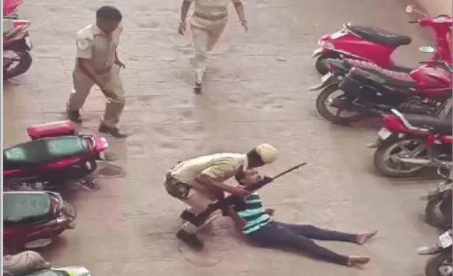 ଝାରସୁଗୁଡ଼ାରେ ଅଭାବନୀୟ କାଣ୍ଡ: କୋର୍ଟ କୋଠାରୁ ଡେଇଁପଡ଼ିଲେ ବନ୍ଦୀ