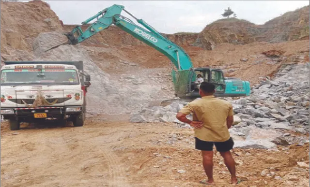 ମାଫିଆଙ୍କ କବ୍‌ଜାରେ ଆରୁହା ପାହାଡ଼: ଦୈନିକ ୧୦ହଜାର ଟନ୍ ପଥର ଚୋରାଚାଲାଣ