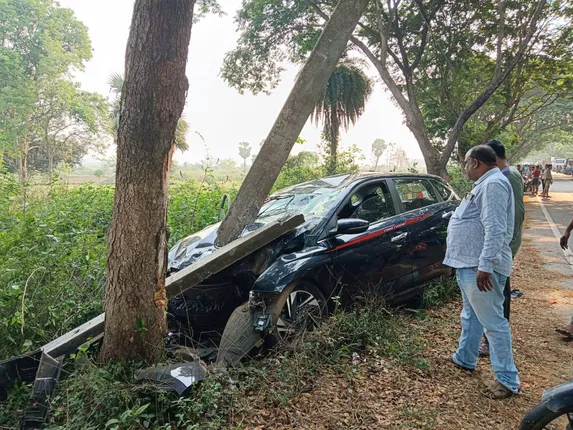 କାର୍ ଧକ୍କାରେ ଯୁବକ ଗୁରୁତର