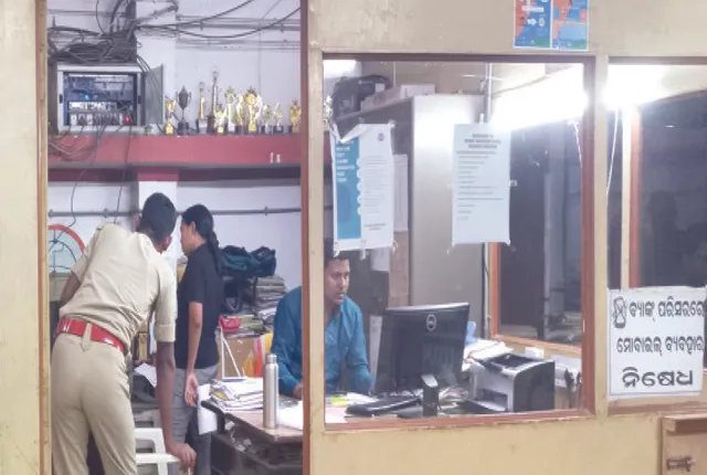 ସ୍ପଷ୍ଟ ଦିବାଲୋକରେ ବ୍ୟାଙ୍କ ଡକାୟତି: ବନ୍ଧୁକ ଦେଖାଇ ନେଇଗଲେ ୯.୨୬ ଲକ୍ଷ ଟଙ୍କା