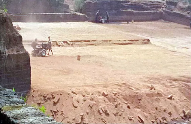 ଲଘୁ ଖଣିଜ ମାଫିଆଙ୍କୁ ସୁହାଉଛି ଟାଣଖରା: ଦିନବେଳା ଖନନ, ରାତିରେ ଚାଲା