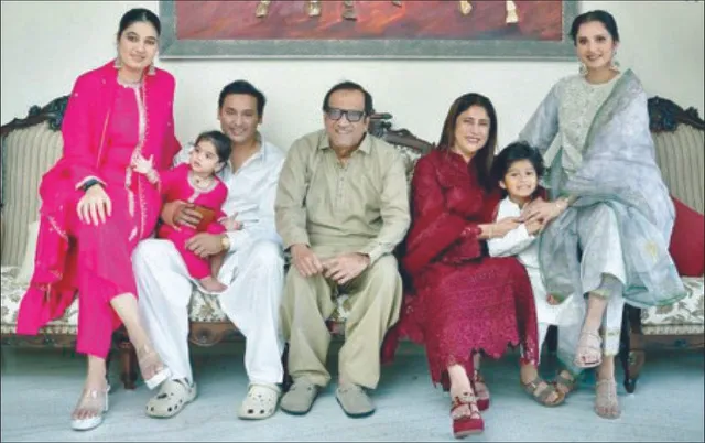 ସିଲି ପଏଣ୍ଟ୍‌: ପରିବାର ସହ ଇଦ୍‌ ପାଳିଲେ ସାନିଆ