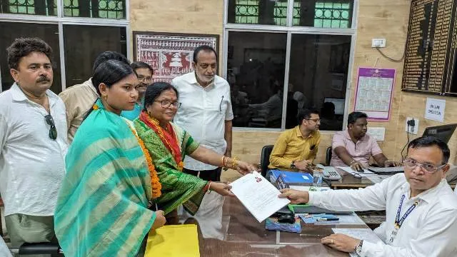 ନାମାଙ୍କନ ଦାଖଲ କଲେ ଇନ୍ଦିରା