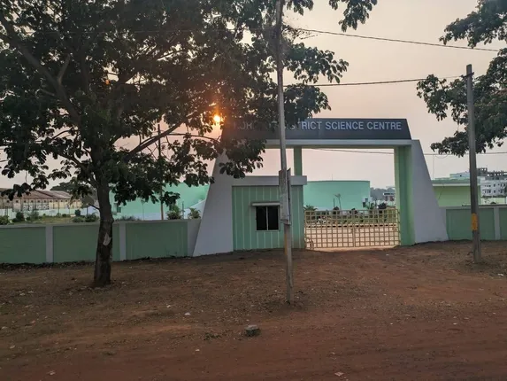 ମାସେ ପୂର୍ବରୁ ଉଦ୍‌ଘାଟନ ହୋଇଥିଲା ଜିଲ୍ଲା ବିଜ୍ଞାନ କେନ୍ଦ୍ର, ହୋଇନି ଟେକ୍ନିସିଆନ୍ ଓ ଅନ୍ୟ କର୍ମଚାରୀଙ୍କ ନିଯୁକ୍ତି