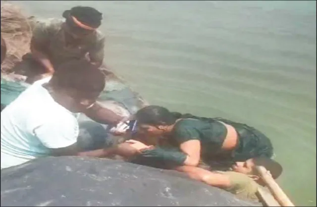 ଶିଶୁକନ୍ୟାକୁ ଧରି ନଈକୁ ଡେଇଁଲେ ମା’, ଉଦ୍ଧାର କରିବାକୁ ସ୍ବାମୀ ବି ଡେଇଁଥିଲେ