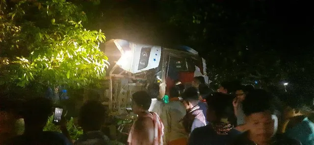 ଘରୋଇ ବସ୍‌ ଦୁର୍ଘଟଣାଗ୍ରସ୍ତ: ୩ ମୃତ, ଅନେକ ଆହତ