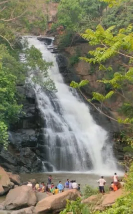 ଡକରାଦୋରା ଜଳପ୍ରପାତ ତଳକୁ ଖସିପଡି ଯୁବକ ନିଖୋଜ