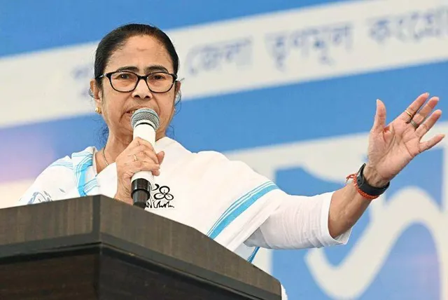 ବିବାଦ ଭିତରେ ଆରକେଏମ୍‌ ଓ ଭାରତ ସେବାଶ୍ରମକୁ ପ୍ରଶଂସା କଲେ ମମତା