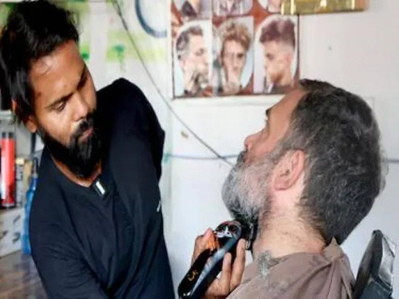 ରାହୁଲ ଗାନ୍ଧୀ କେଶ କାଟିବା ଦାଢ଼ି ଟ୍ରିମ୍ କରିବା ପାଇଁ କେତେ ଟଙ୍କା ଦେଲେ, ୧,୦୦୦ ନା ୫୦୦, ଦୋକାନୀ  କ’ଣ ଉତ୍ତର ଦେଲେ