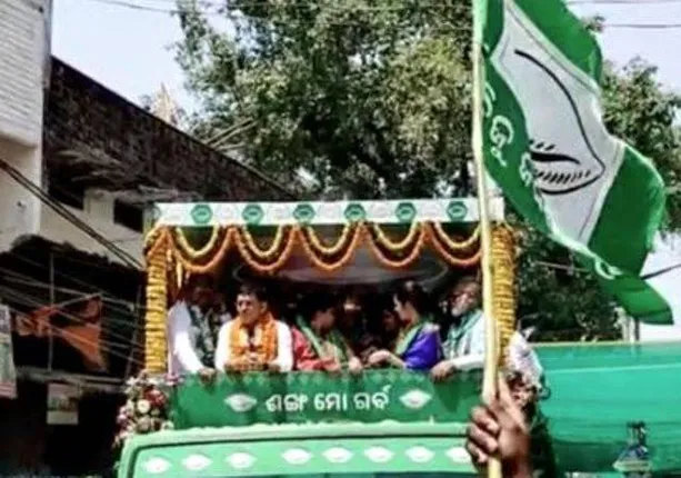 ଶକ୍ତି ପ୍ରଦର୍ଶନ କଲେ ଦେବେଶ: ବିରାଟ ଶୋଭାଯାତ୍ରାରେ ନାମାଙ୍କନ ପତ୍ର ଦାଖଲ