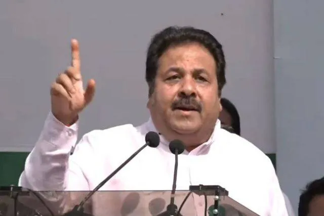 ପୋଷ୍ଟରରେ ଅଟଳବିହାରୀ-ଆଡଭାଣୀ ନାହାନ୍ତି, ଦକ୍ଷିଣରେ ସାଫ୍-ଉତ୍ତରରେ ହାଫ୍ ‌ହେବ ବିଜେପି, କହିଲେ ରାଜୀବ ଶୁକ୍ଲା