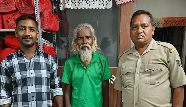 ନିଖୋଜ ବୃଦ୍ଧଙ୍କୁ ଉଦ୍ଧାର, ପରିବାର ଲୋକଙ୍କୁ ହସ୍ତାନ୍ତର କଲା ପୁଲିସ