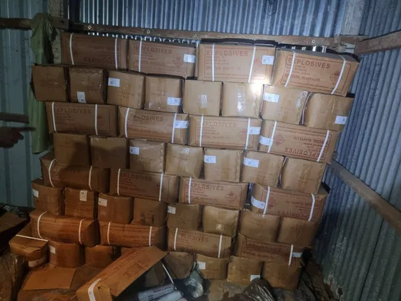 ସୋରରୁ ବିପୁଳ ପରିମାଣର ବିସ୍ଫୋରକ ଜିଲୋଟିନ୍ ଜବତ