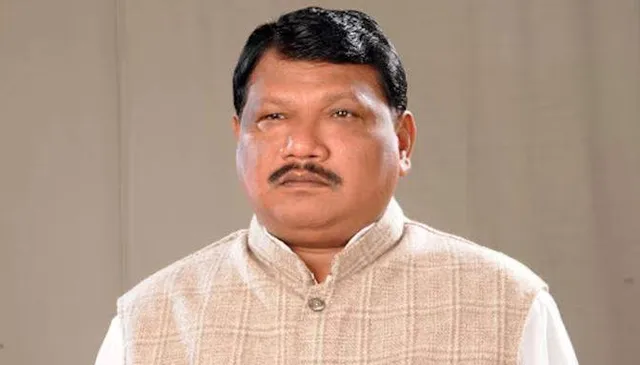 ନିଜ ଗାଁ କେନ୍ଦୁଡ଼ିହିରୁ ନାମାଙ୍କନ ପାଇଁ ବାହାରିଲେ ଜୁଏଲ ଓରାମ