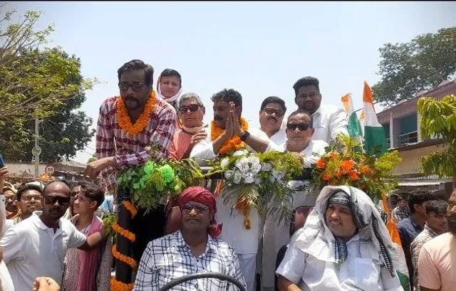 ଶକ୍ତି ପ୍ରଦର୍ଶନ ସହ ନାମାଙ୍କନ ପତ୍ର ଦାଖଲ କଲେ କଂଗ୍ରେସର ବୀରମହାରାଜପୁର ବିଧାୟକ ପ୍ରାର୍ଥୀ