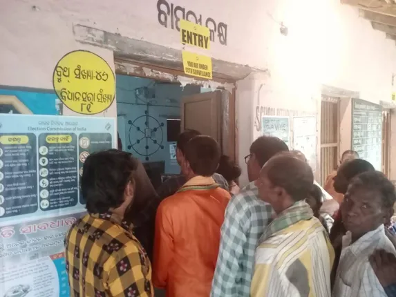 ନର୍ଲା ବିଧାନସଭା କ୍ଷେତ୍ର ଅଧୀନ ରୁପ୍ରା ବୁଥରେ ୧ଘଣ୍ଟା ବିଳମ୍ବରେ ଆରମ୍ଭ ହେଲା ମତଦାନ