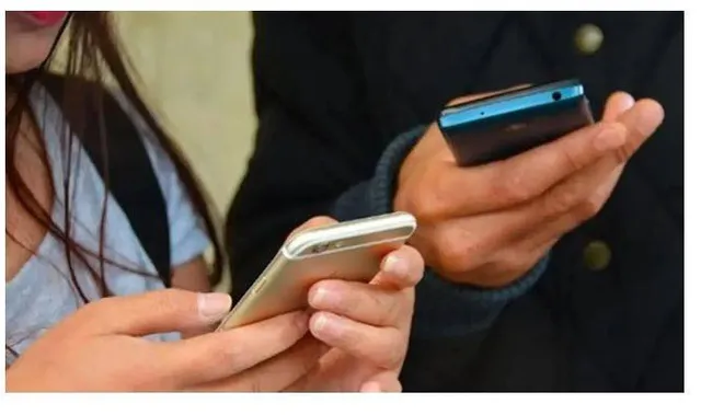 ମୋବାଇଲ୍ ବ୍ୟବହାରକାରୀଙ୍କୁ ଏକ ବଡ଼ ଝଟକା: ରିଚାର୍ଜ ପ୍ଲାନ୍ ୨୫ ପ୍ରତିଶତ ମହଙ୍ଗା ହେବ !