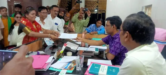 ପ୍ରାର୍ଥୀପତ୍ର ଦାଖଲ କଲେ ବିଜେଡି ପ୍ରାର୍ଥୀ ଦୀପାଳି