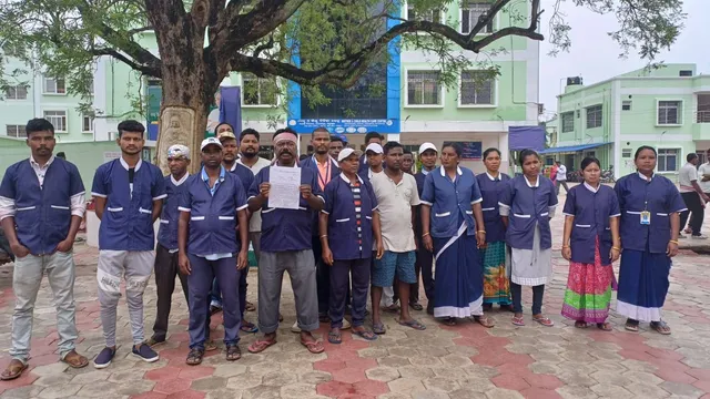 ସଫେଇ କର୍ମଚାରୀଙ୍କ ଅନିର୍ଦ୍ଦିଷ୍ଟକାଳ ପର୍ଯ୍ୟନ୍ତ କାର୍ଯ୍ୟ ବନ୍ଦ ଆନ୍ଦୋଳନ 