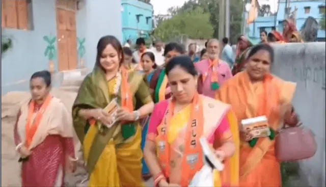 ନିର୍ବାଚନ ପ୍ରଚାର ସରଗରମ: ପାରଳାଖେମୁଣ୍ଡି, କୋରେଇରେ ସ୍ବାମୀଙ୍କ ପାଇଁ ସ୍ତ୍ରୀ ମାଗୁଛନ୍ତି ଭୋଟ୍‌