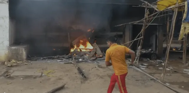 ନିଆଁ ଲାଗି ଜଳିଗଲା ୧୭ଟି ଉଠା ଦୋକାନ, ଚିନ୍ତାରେ ଦୋକାନୀ