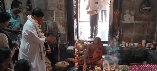 ଘଟଗାଁ: ପ୍ରାର୍ଥୀପତ୍ର ଦାଖଲ ପୂର୍ବରୁ ତାରିଣୀ ମନ୍ଦିରରେ ସୌମ୍ୟରଂଜନ ପଟ୍ଟନାୟକଙ୍କ ପୂଜାର୍ଚ୍ଚନା।