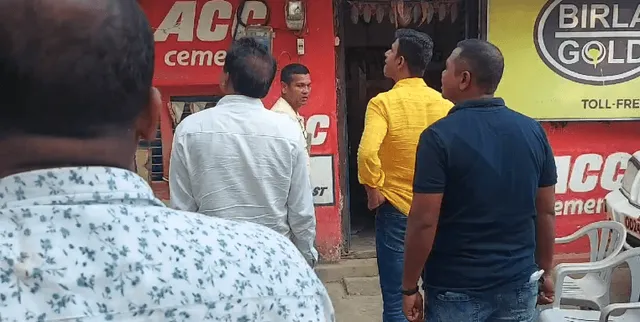 ମୁଣ୍ଡରେ ବନ୍ଧୁକ ରଖି ଡକାୟତି: ଲୁଟିନେଲେ ୮ ଲକ୍ଷର ସୁନା ଓ ଟଙ୍କା