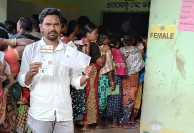 କୋରାପୁଟ, ନବରଙ୍ଗପୁର, କଳାହାଣ୍ଡି ଓ ବ୍ରହ୍ମପୁରରେ ଚାଲିଛି ଭୋଟ୍ : ୨୭୧ ପ୍ରାର୍ଥୀଙ୍କ ଭାଗ୍ୟ ପରୀକ୍ଷା