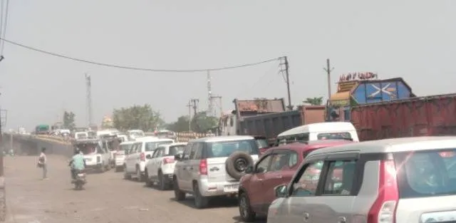 କଳିଙ୍ଗନଗର ଶିଳ୍ପାଞ୍ଚଳରେ ଟ୍ରାଫିକ୍ ସମସ୍ୟା ଅଣାୟତ୍ତ:ସ୍ବତନ୍ତ୍ରଣ ଶିଳ୍ପ କରିଡର ନିର୍ମାଣ ଦାବି, ଦାନଗଦୀରେ ଅଟକିଛି ଛ’ଥାକିଆ ରାସ୍ତା ନିର୍ମାଣ