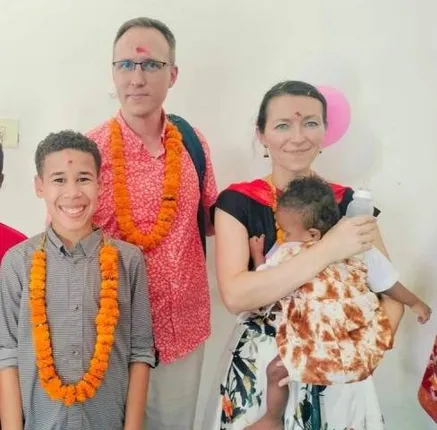 ଅନାଥ ଦିବ୍ୟାଙ୍ଗ ଶିଶୁକୁ କୋଳେଇ ନେଲେ ବିଦେଶୀ ଦମ୍ପତି 