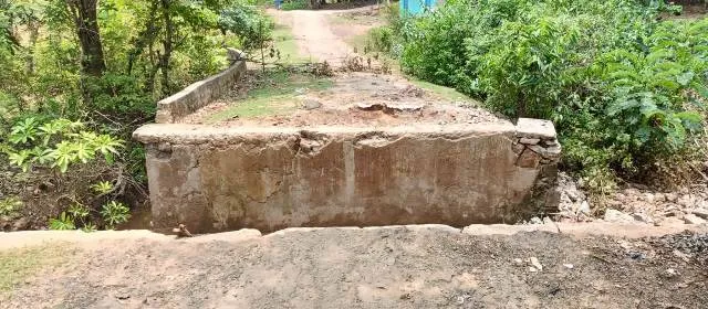 ବିକଳ୍ପ ରାସ୍ତା ନକରି ପୋଲ ଭାଙ୍ଗି‌ଦେଲେ