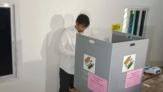 ପତ୍ନୀଙ୍କ ସହ ଭୋଟ ଦେଲେ ସୁନ୍ଦରଗଡ଼ ସାଂସଦ ପ୍ରାର୍ଥୀ ଦିଲୀପ ତିର୍କୀ