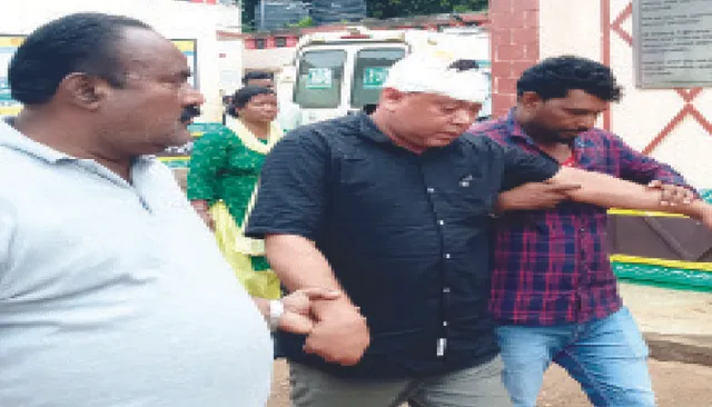 ଆକ୍ରମଣରେ ପୁଲିସ କନେଷ୍ଟବଳ ଆହତ: ଅଭିଯୁକ୍ତ ଭଣଜା ଓ ମାମୁ ଥାନାରୁ ଚମ୍ପଟ