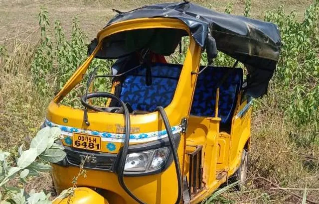 ଭାରସାମ୍ୟ ହରାଇ ଓଲଟିଲା ଯାତ୍ରୀବାହୀ ଅଟୋ; ପାଞ୍ଚ ଆହତ, ଜଣେ ଗୁରୁତର