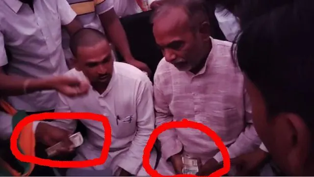 ମଧ୍ୟପ୍ରଦେଶ: ଭୋଟ ପାଇଁ ବଣ୍ଟା ହେଉଛି ନୋଟ୍, ଭିଡିଓ ହେଲା ଭାଇରାଲ୍