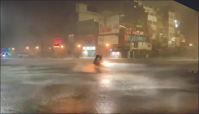 ଅଧରାତିରେ ନିର୍ଧୁମ ଛେଚିଲା