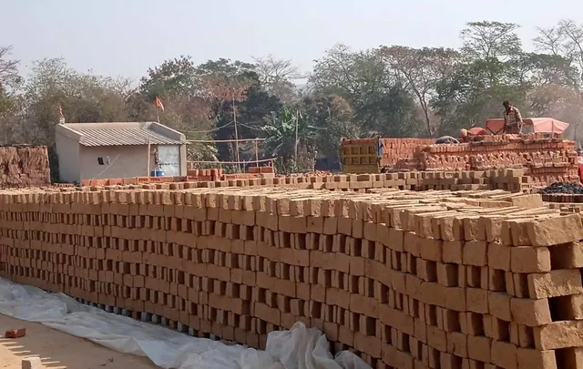 ୪୪ ଡିଗ୍ରି ତାପମାତ୍ରାରେ ଜଳୁଛି ଇଟାଭାଟି