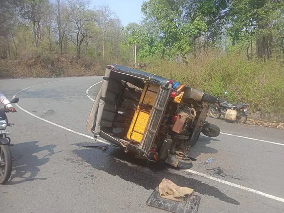 ଚନ୍ଦାହାଣ୍ଡି ଘାଟିରେ ଓଲଟିଲା ଅଟୋ, ୧୭ ଗୁରୁତର