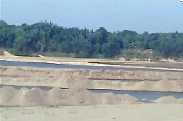 ପଶ୍ଚିମବଙ୍ଗ ବାଲି ମାଫିଆଙ୍କ ଦୌରାତ୍ମ୍ୟ: ବନ୍ଧ ପକାଇ ରୋକିଦେଲେ ସୁବର୍ଣ୍ଣରେଖା ପାଣି