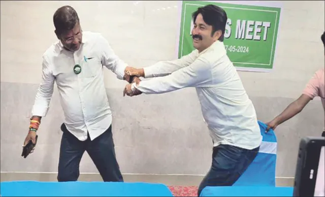 ଅଧାରେ ଅଟକିଲା ବିଜେଡି ରାଜ୍ୟ ଯୁଗ୍ମ ସମ୍ପାଦକଙ୍କ ଇସ୍ତଫା: ସାମ୍ବାଦିକ ସମ୍ମିଳନୀରୁ ହାତଧରି ଡାକିନେଲେ ବିଧାୟକ