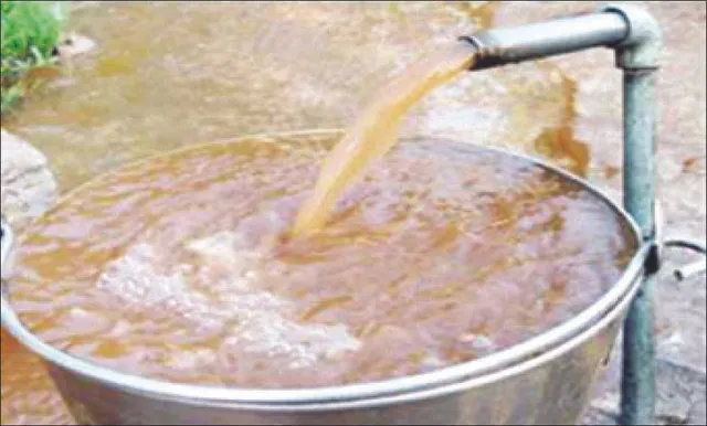 ଟ୍ୟାପ୍‌ରେ ପଙ୍କୁଆ ପାଣି, ଦୁର୍ଗନ୍ଧରେ ଫାଟି ପଡ଼ୁଛି: ପ୍ରବଳ ଖରାରେ ପାଣି ପାଇଁ ଡହଳ ବିକଳ